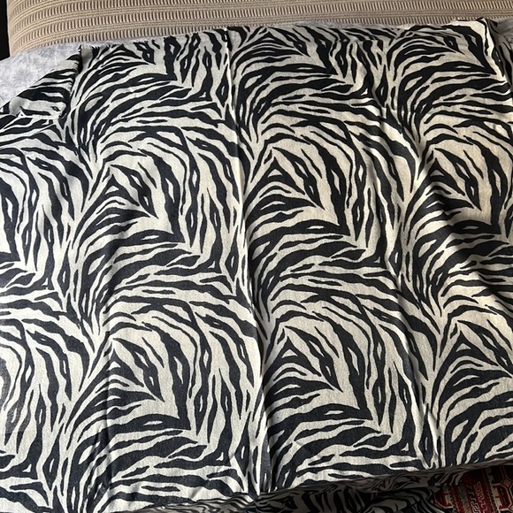 Yarnz Zebra 100% Cashmere Scarf  Wrap animal print - Picture 6 of 9